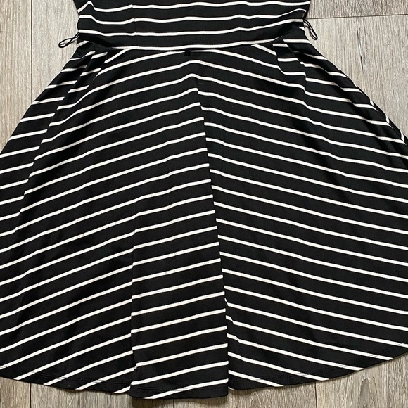 BCX Women’s Fit & Flare Skater Short Sleeve Stripe Dress Black & White Size 3 - Picture 13 of 16